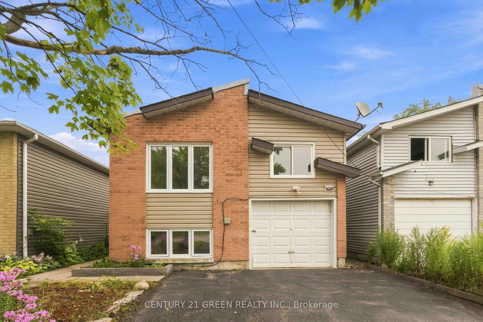 1469 Birchcliffe Court • Oshawa, ON photo 2
