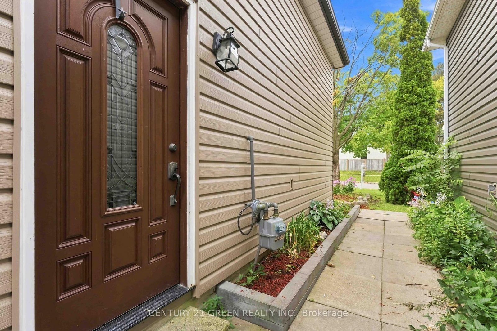1469 Birchcliffe Court • Oshawa, ON photo 4