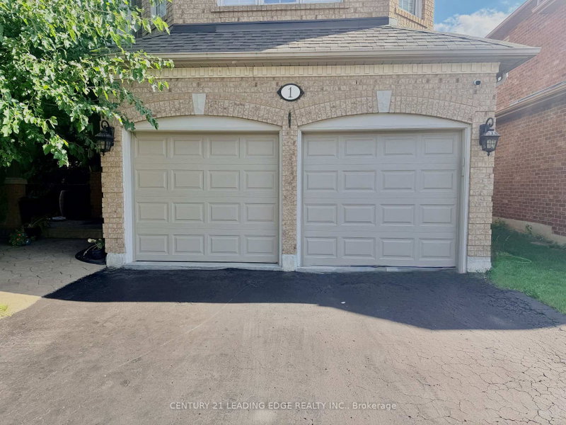 1 Castle Green Dr photo 4