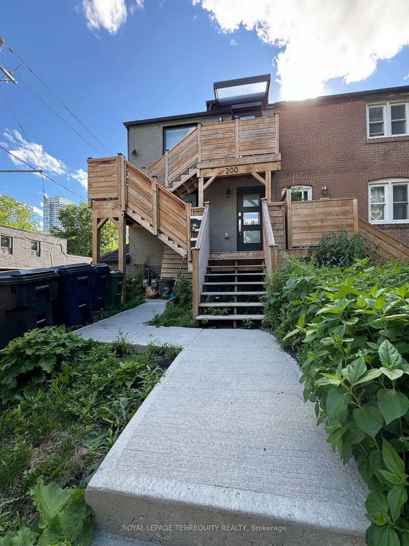 2 - 200 Munro Street