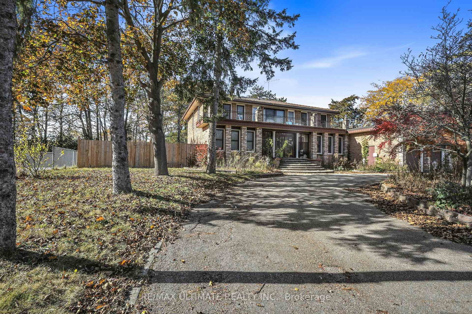 1010 Ritson Road N • Oshawa, ON photo 2