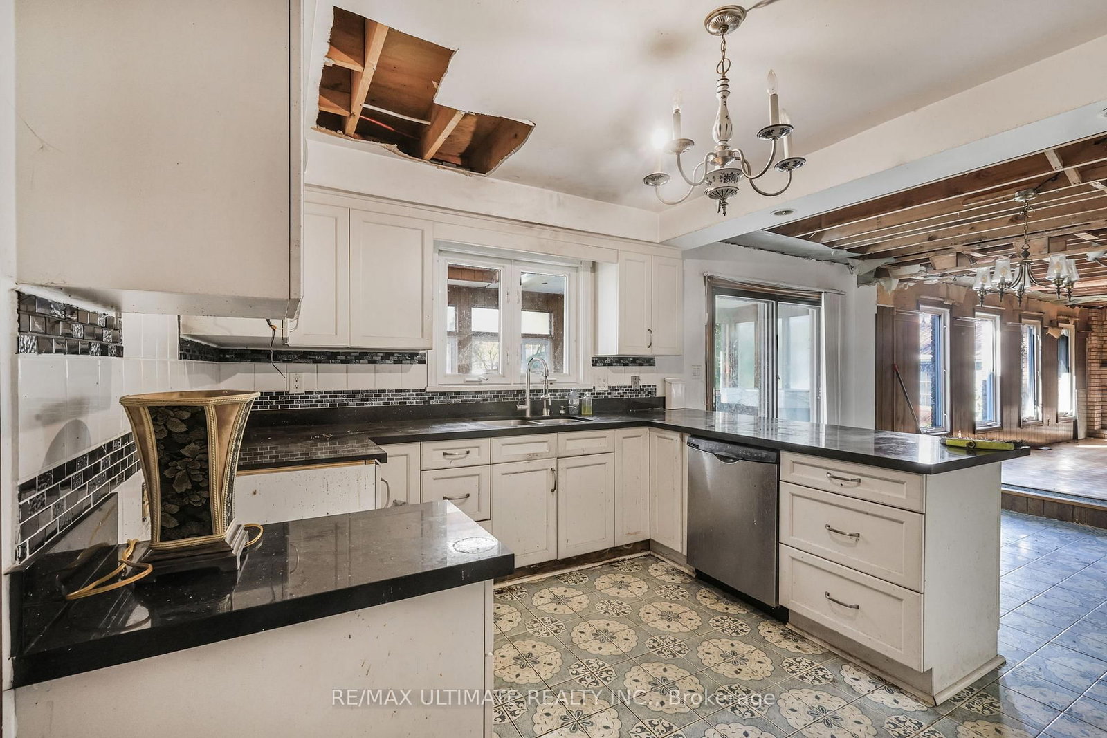 1010 Ritson Road N • Oshawa, ON photo 5