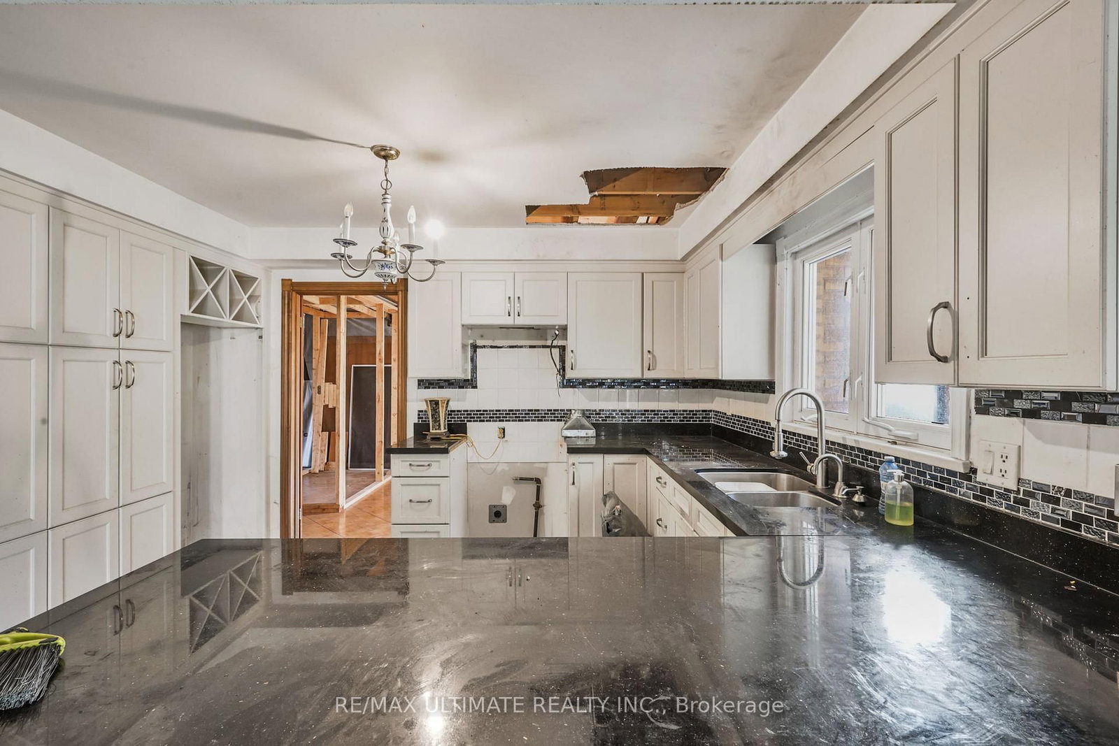 1010 Ritson Road N • Oshawa, ON photo 8