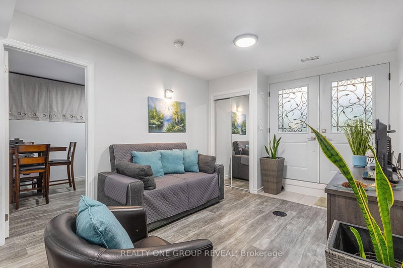 Lower - 524 Simcoe Street S