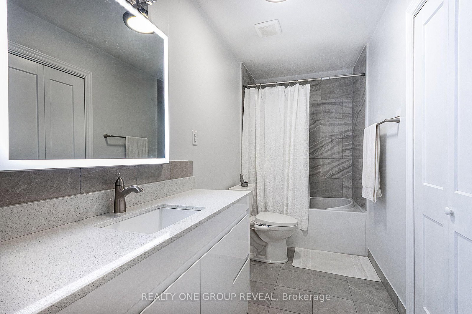 Lower - 524 Simcoe Street S, Oshawa 5