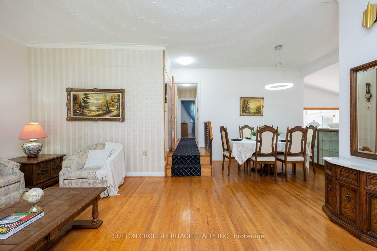 23 Gaiety Drive • Toronto, ON photo 8