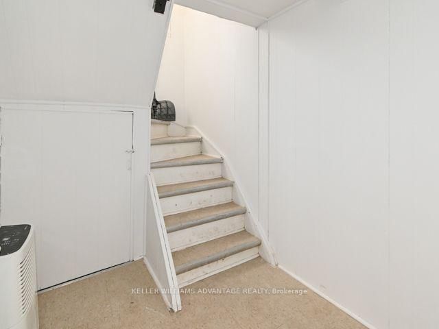 Lower Unit - 61 Maybourne Avenue
