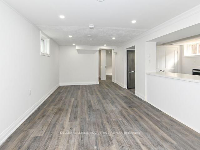Lower Unit - 61 Maybourne Avenue