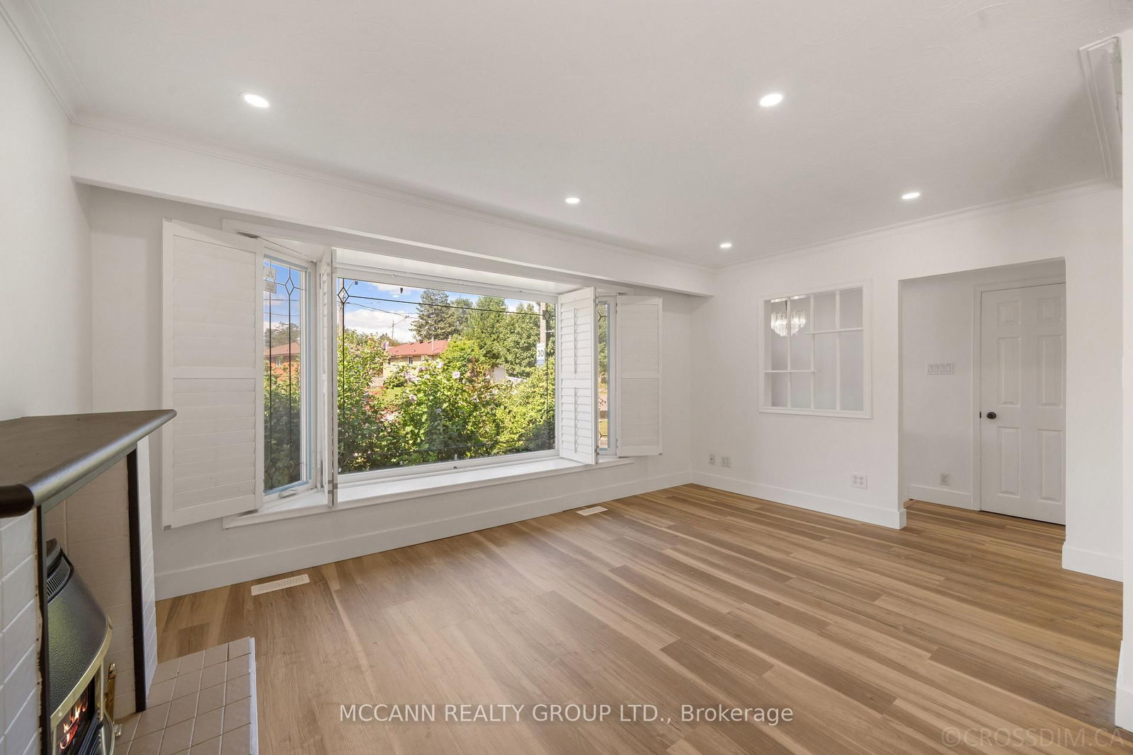 17 Barlow Road E • Toronto, ON photo 4