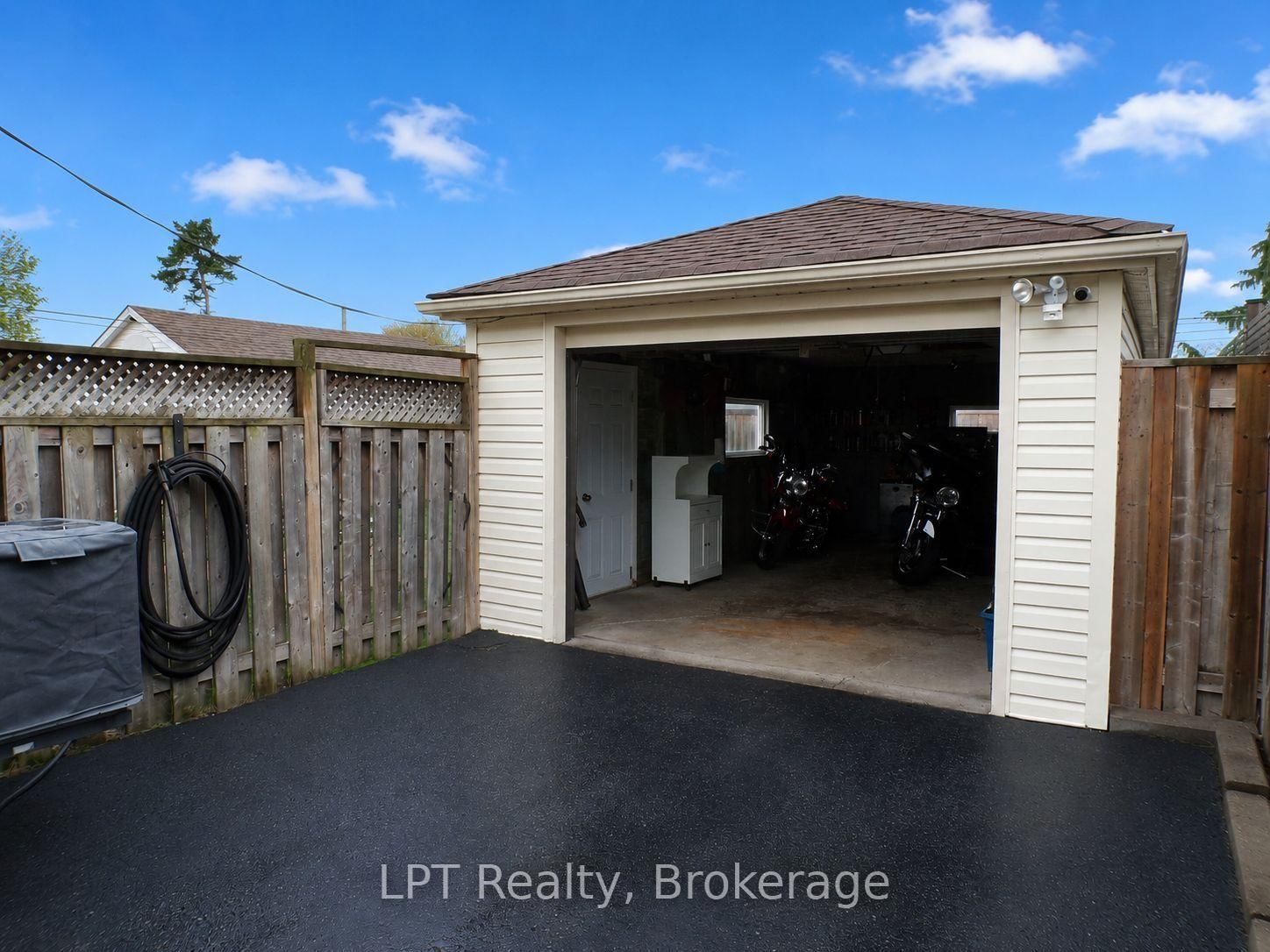 256 Farewell Street • Oshawa, ON photo 14