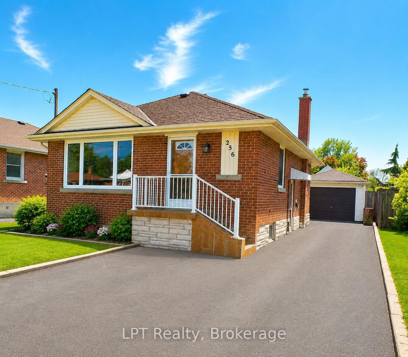 256 Farewell Street • Oshawa, ON photo 2