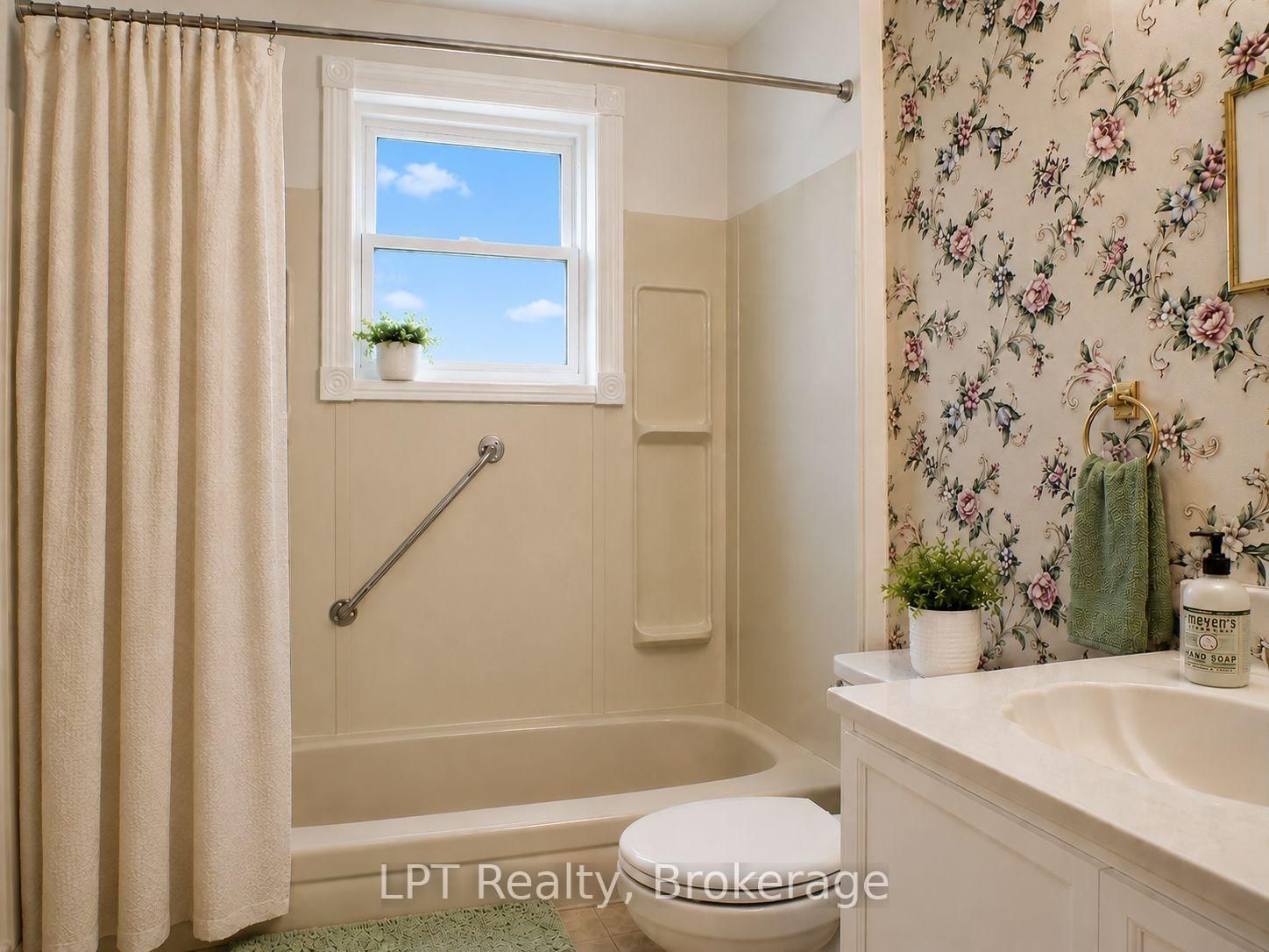 256 Farewell Street • Oshawa, ON photo 8
