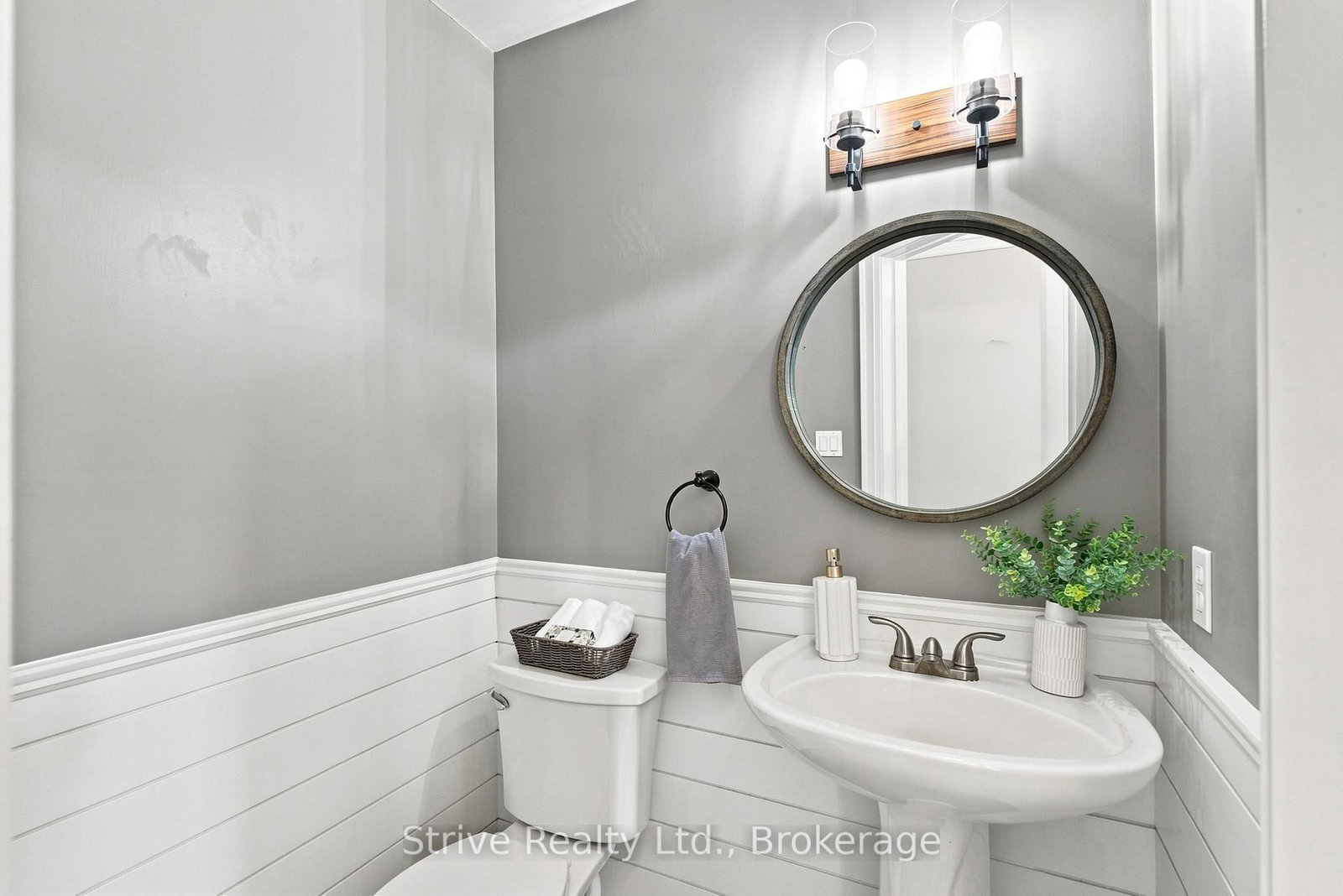 40 Kilgannon Avenue • Clarington, ON photo 4