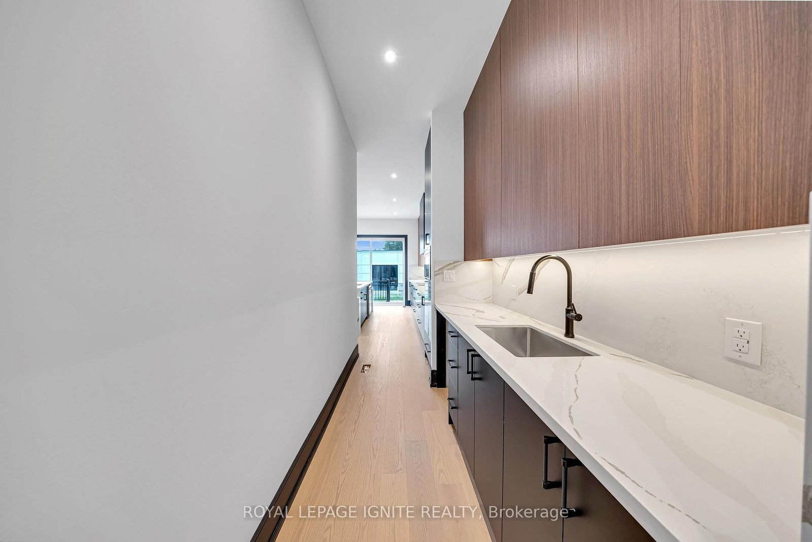 15 Deblyn Drive E • Toronto, ON photo 6