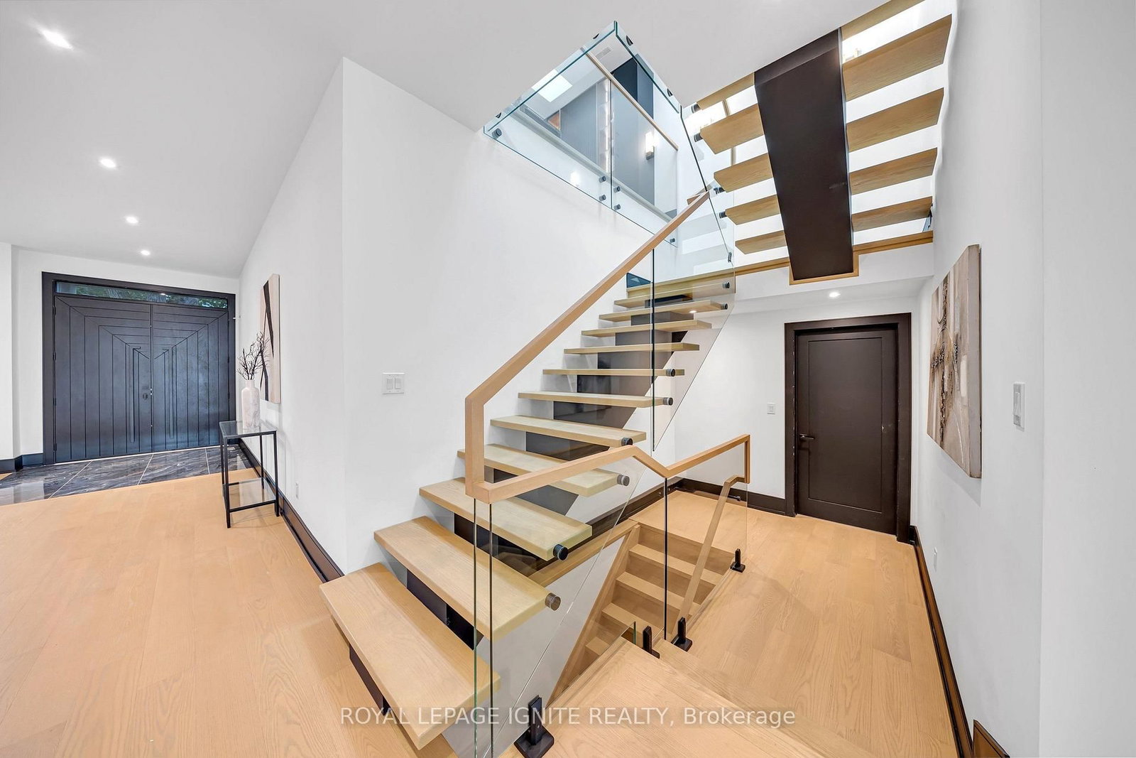15 Deblyn Drive E • Toronto, ON photo 8