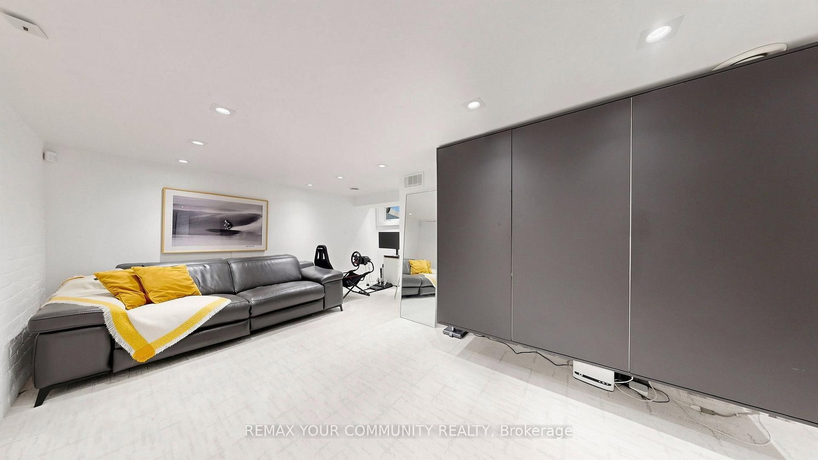 149 Jones Avenue N • Toronto, ON photo 20