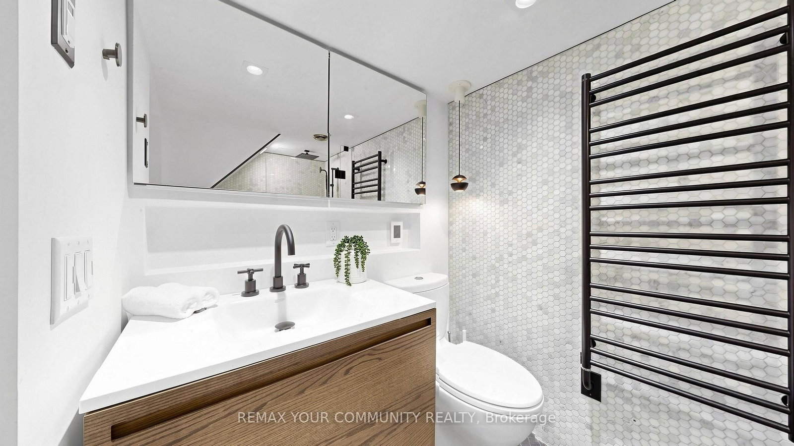 149 Jones Avenue N • Toronto, ON photo 22