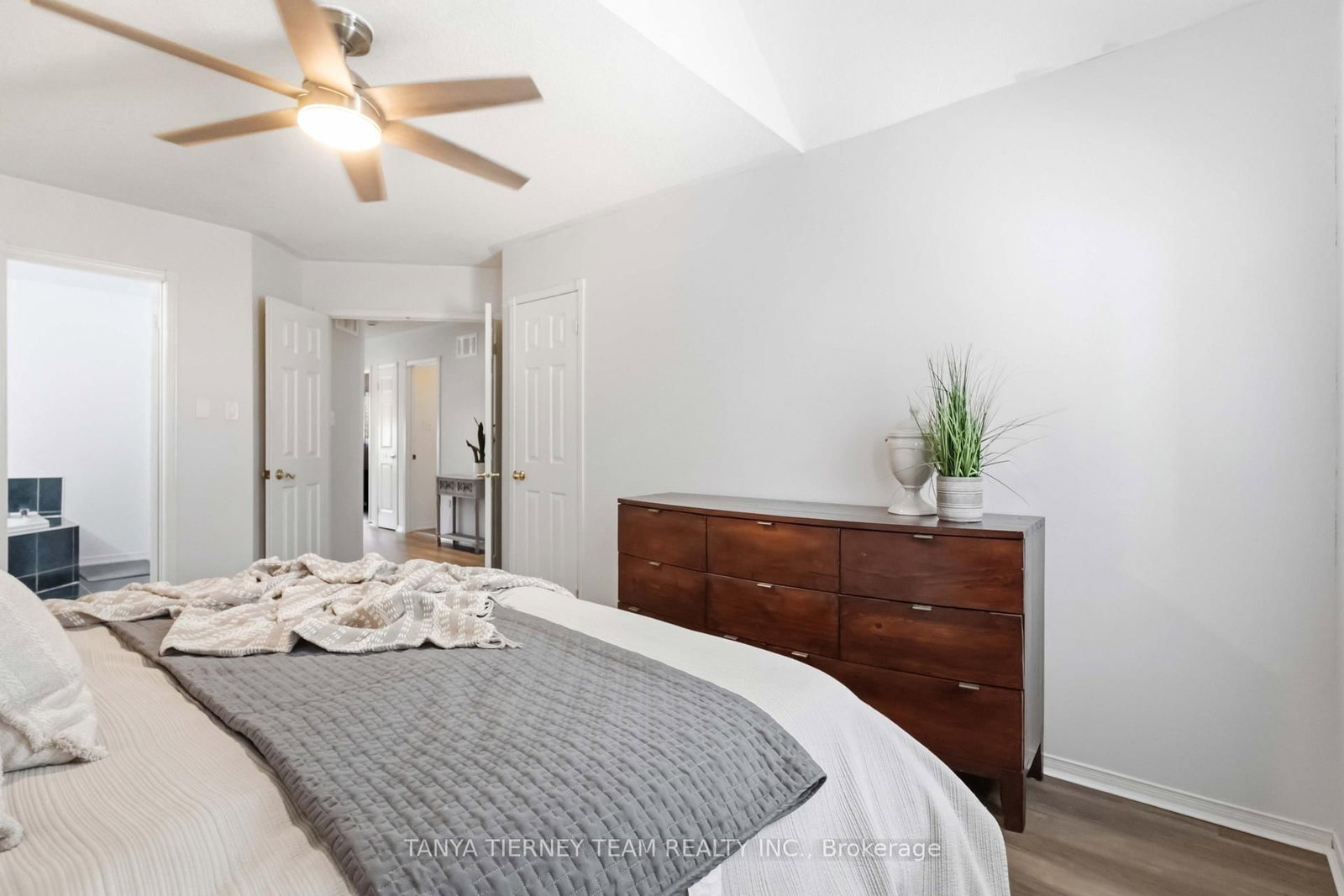 36 Zachary Place • Whitby, ON photo 32