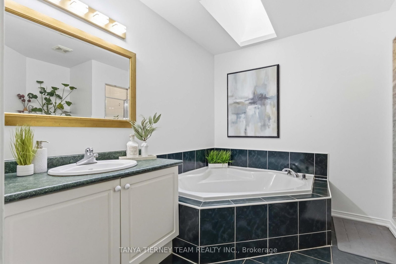 36 Zachary Place • Whitby, ON photo 33