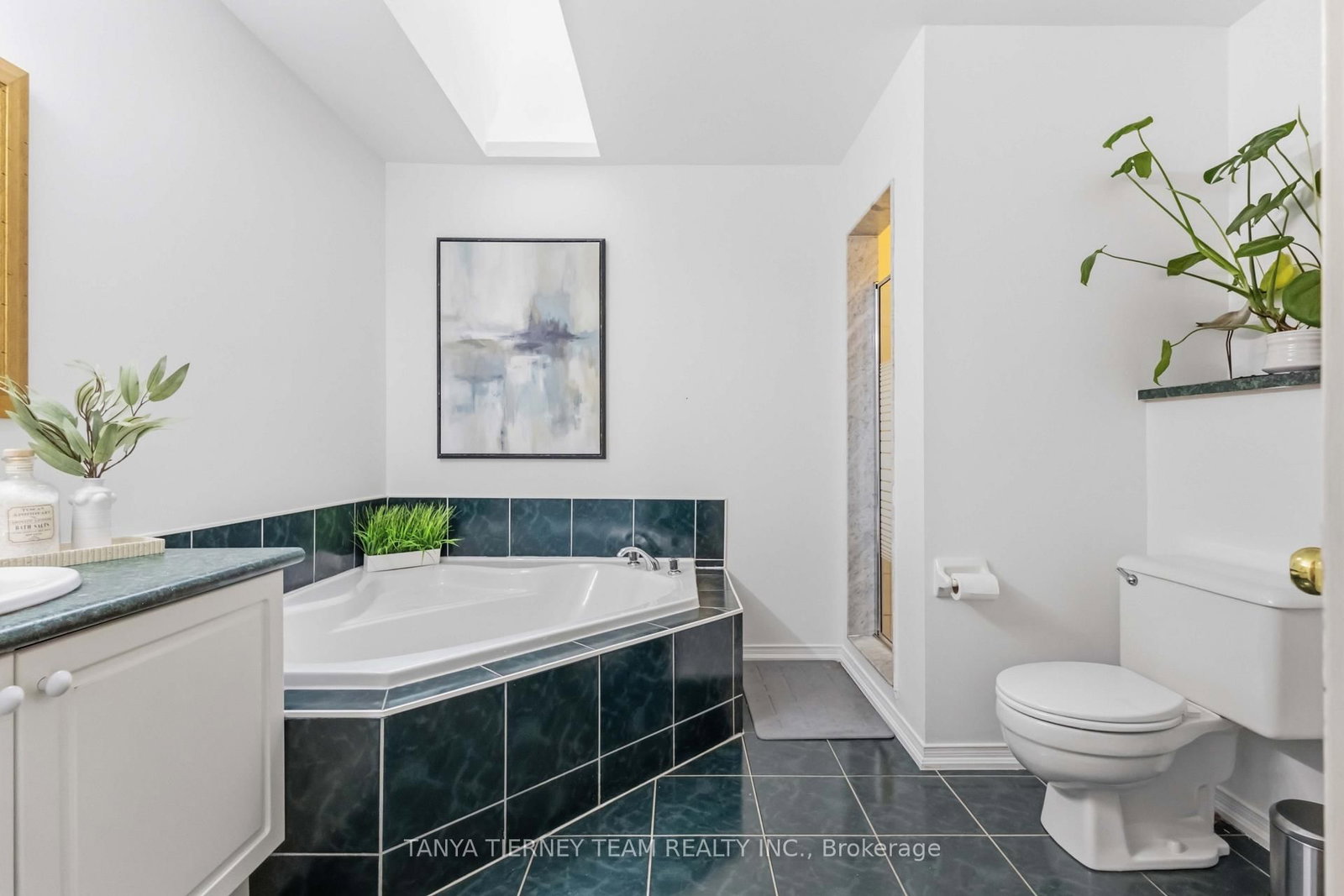 36 Zachary Place • Whitby, ON photo 34