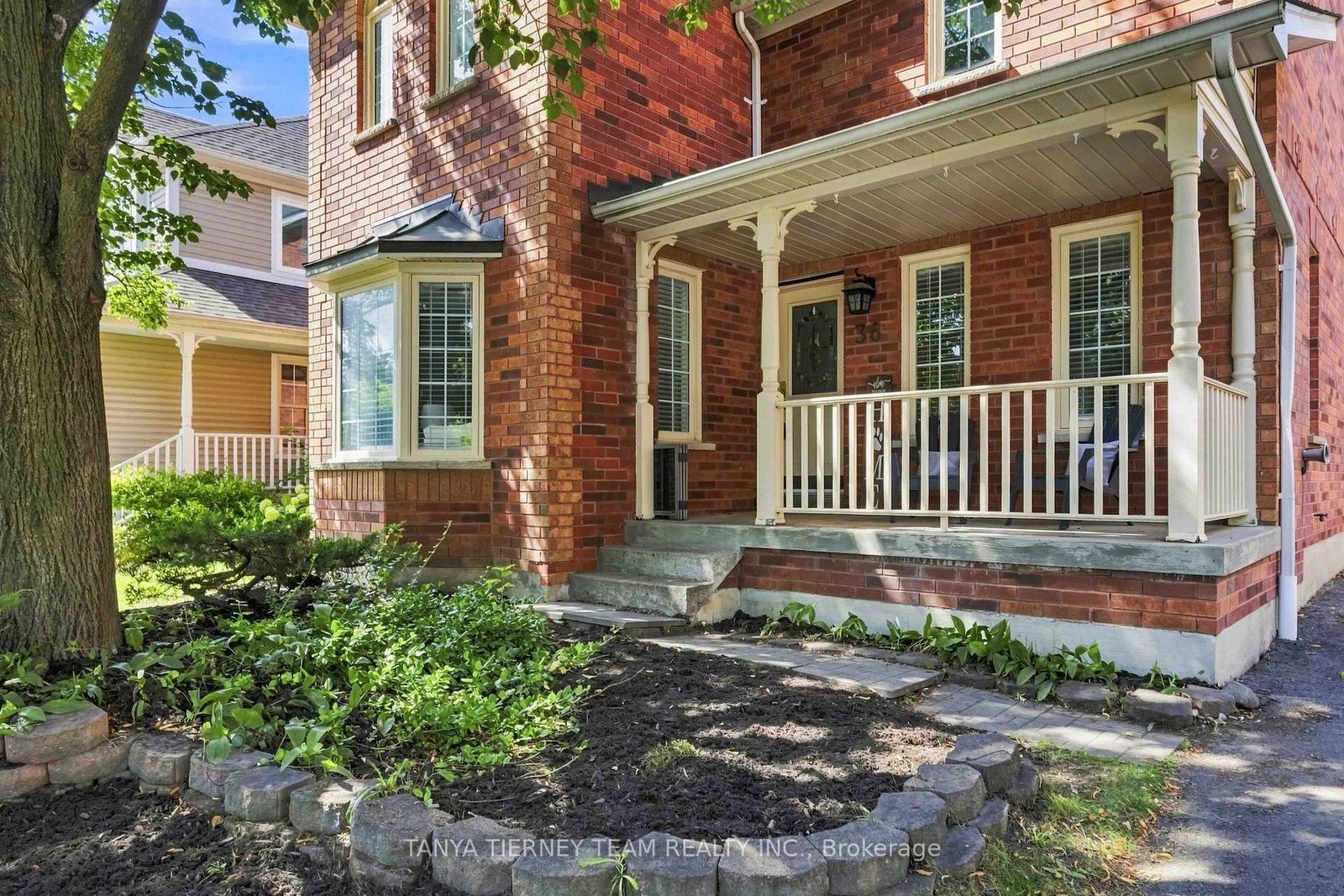 36 Zachary Place • Whitby, ON photo 4