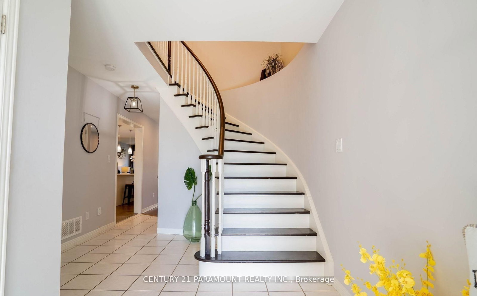 100 Fieldcrest Avenue • Clarington, ON photo 2