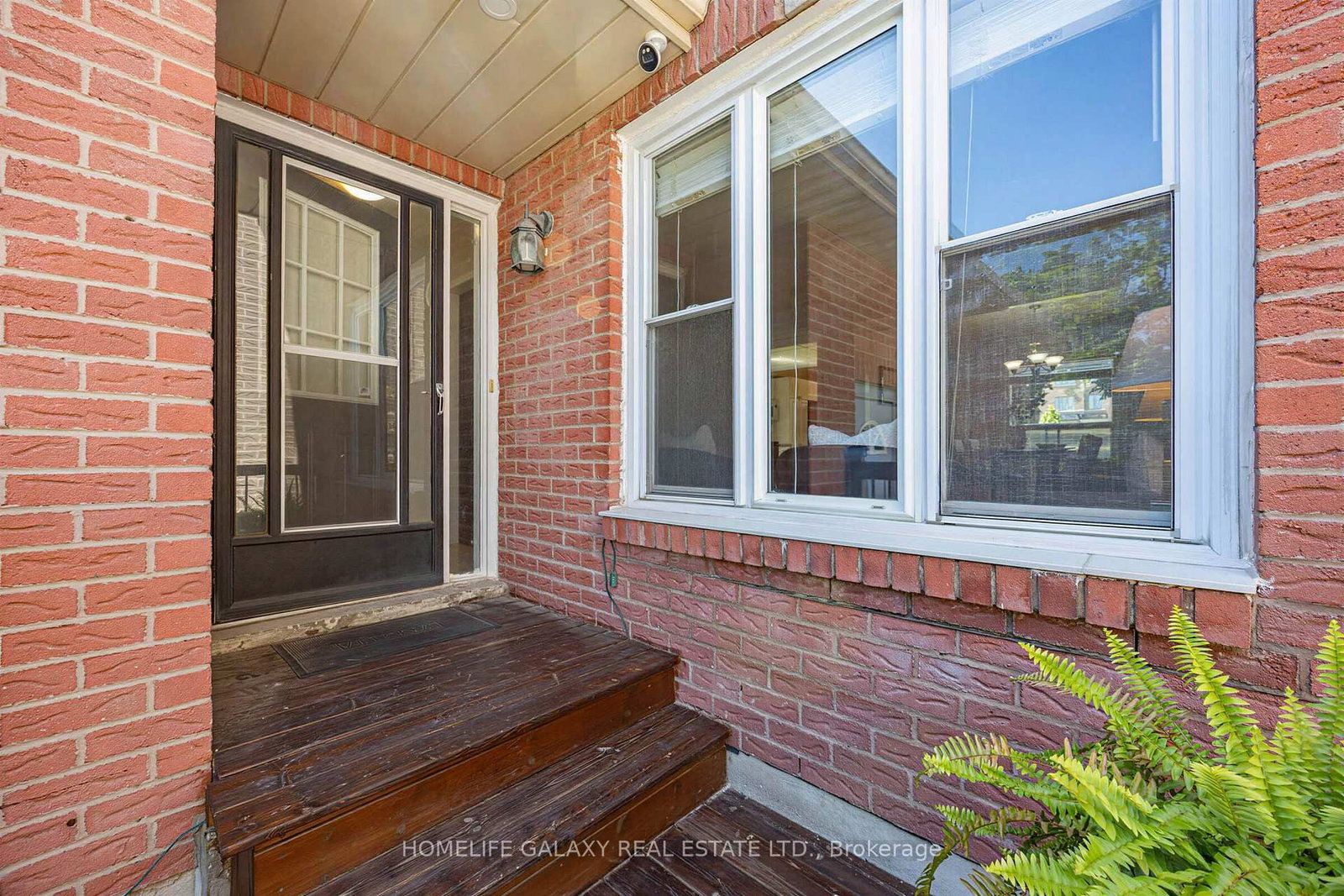 6 Bluebell Crescent • Whitby, ON photo 4