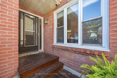 6 Bluebell Crescent • Whitby, ON photo 4