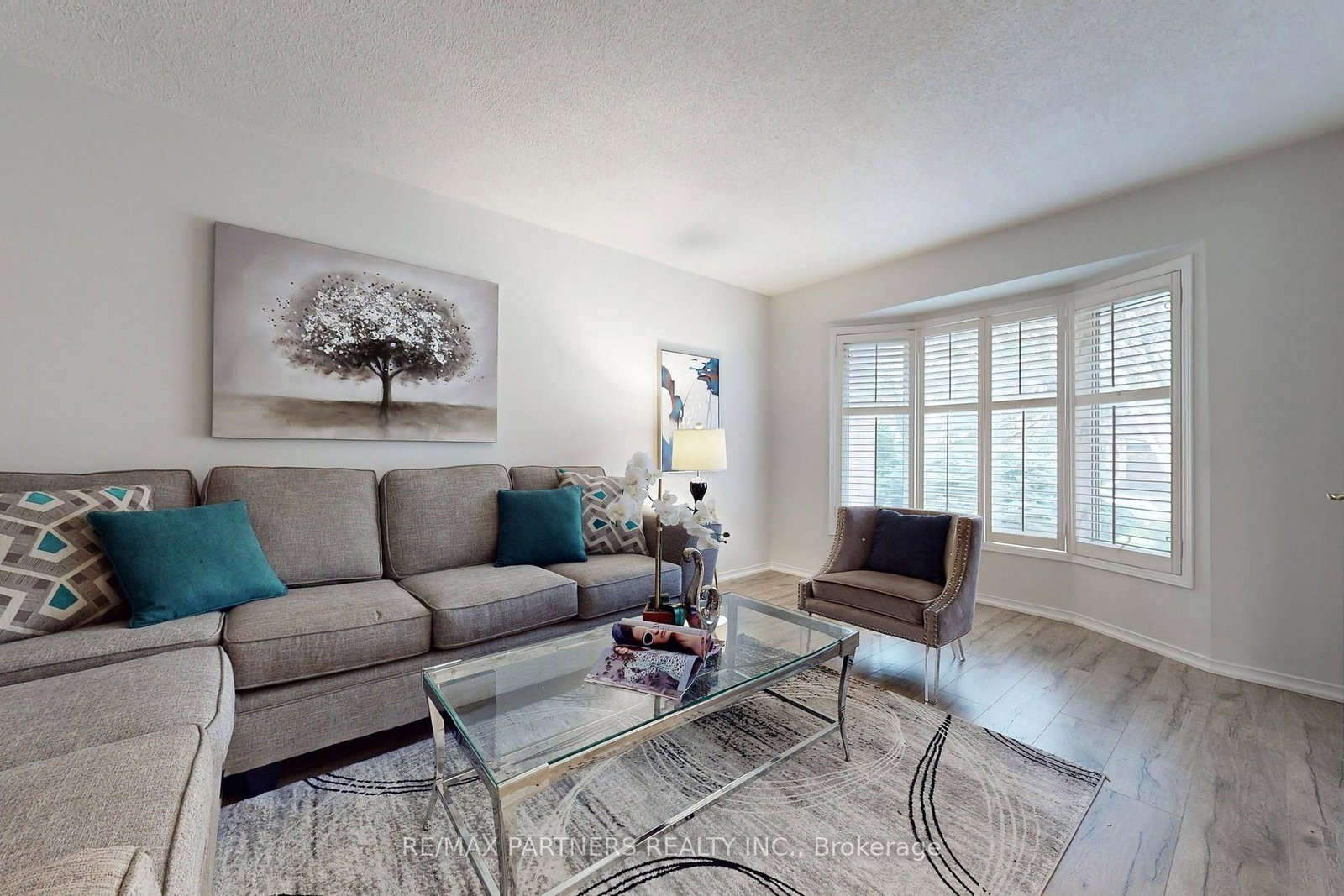 15 Ribblesdale Drive • Whitby, ON photo 2