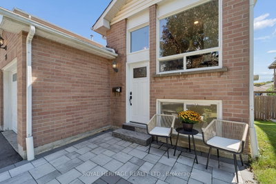 28 Glanville Crescent • Clarington, ON photo 3