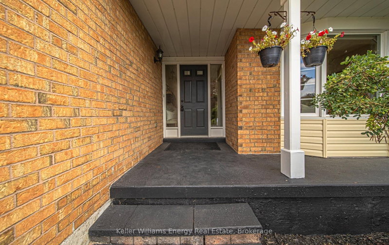 7 Stirling Avenue