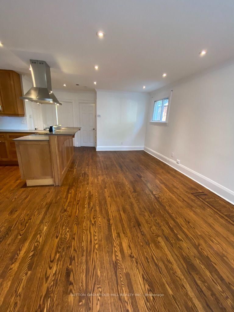 46 Richard Avenue • Toronto, ON photo 9