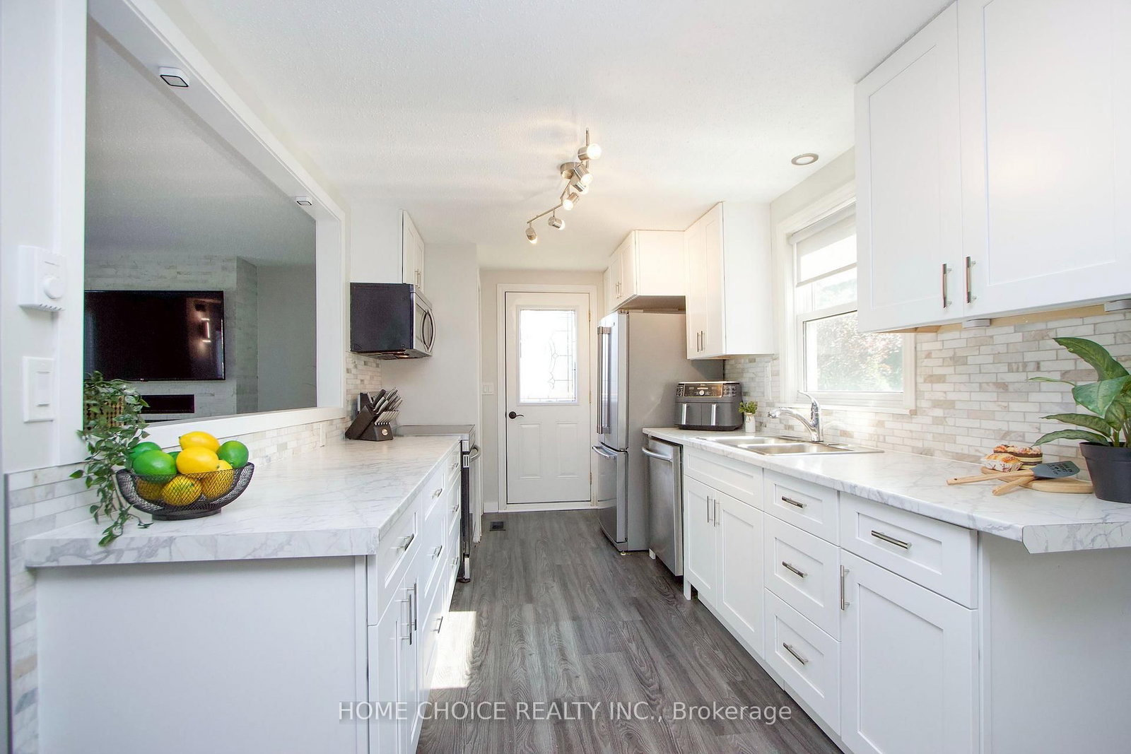 5 Driftwood Lane • Clarington, ON photo 11