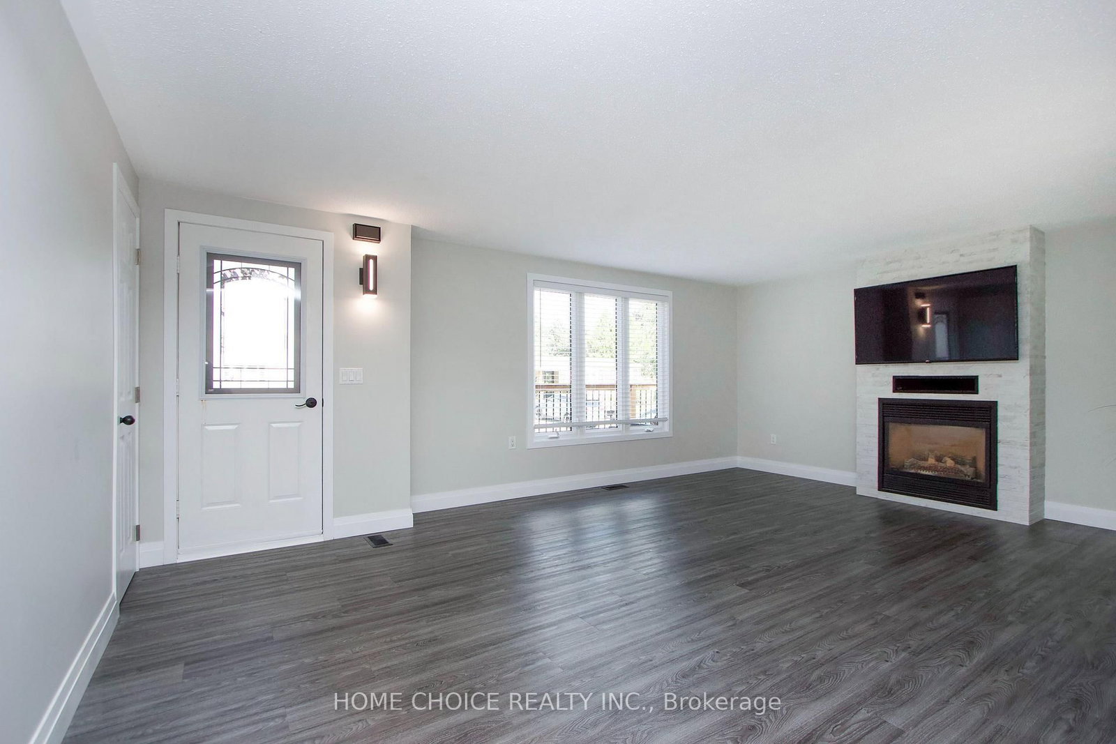 5 Driftwood Lane • Clarington, ON photo 4