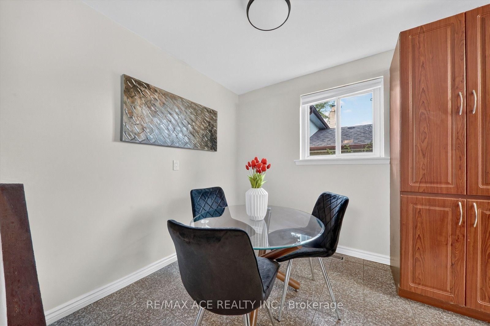 100 Merkley Square • Toronto, ON photo 11