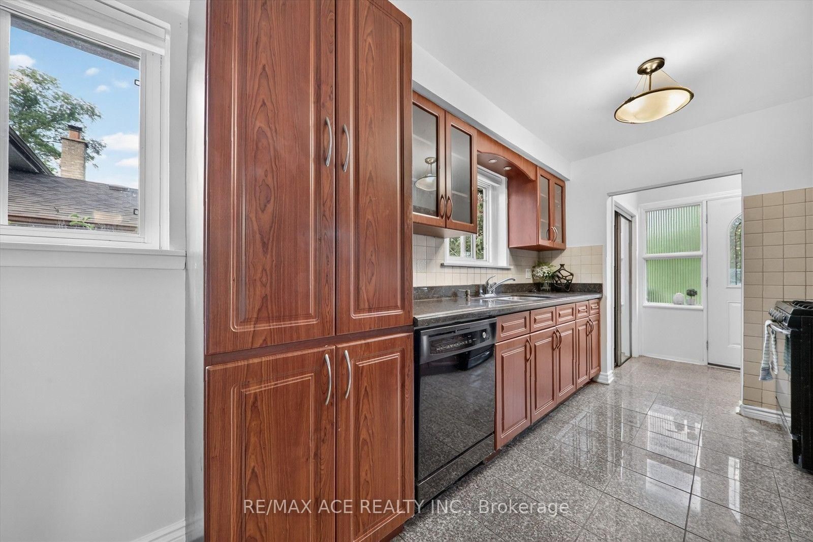 100 Merkley Square • Toronto, ON photo 13