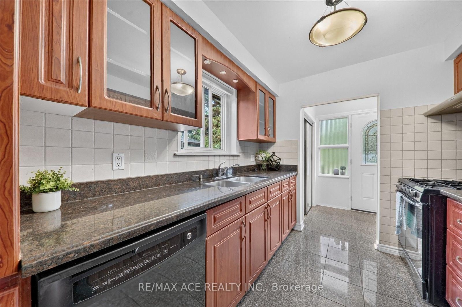 100 Merkley Square • Toronto, ON photo 14