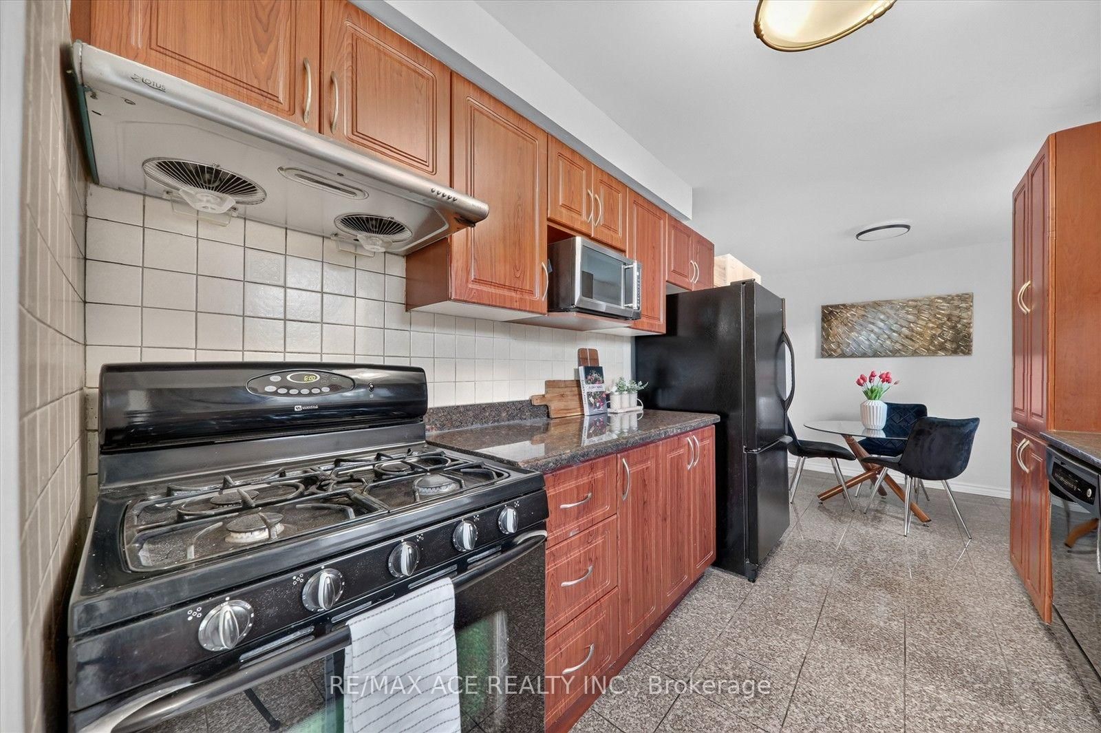 100 Merkley Square • Toronto, ON photo 16