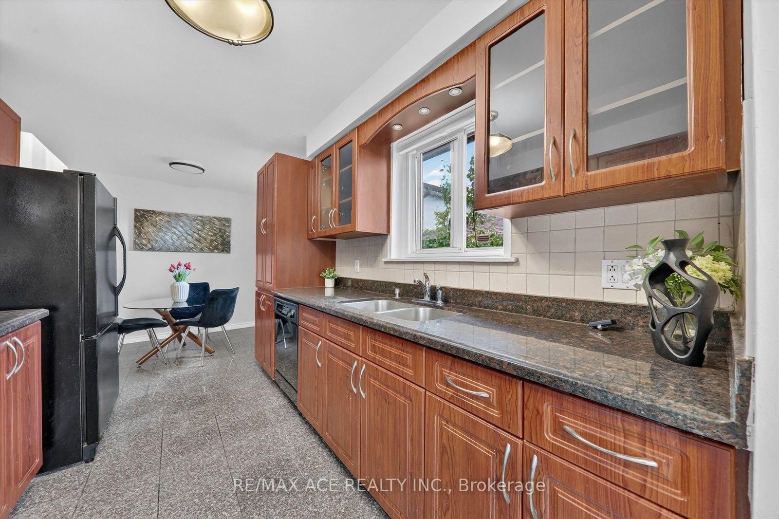 100 Merkley Square • Toronto, ON photo 17