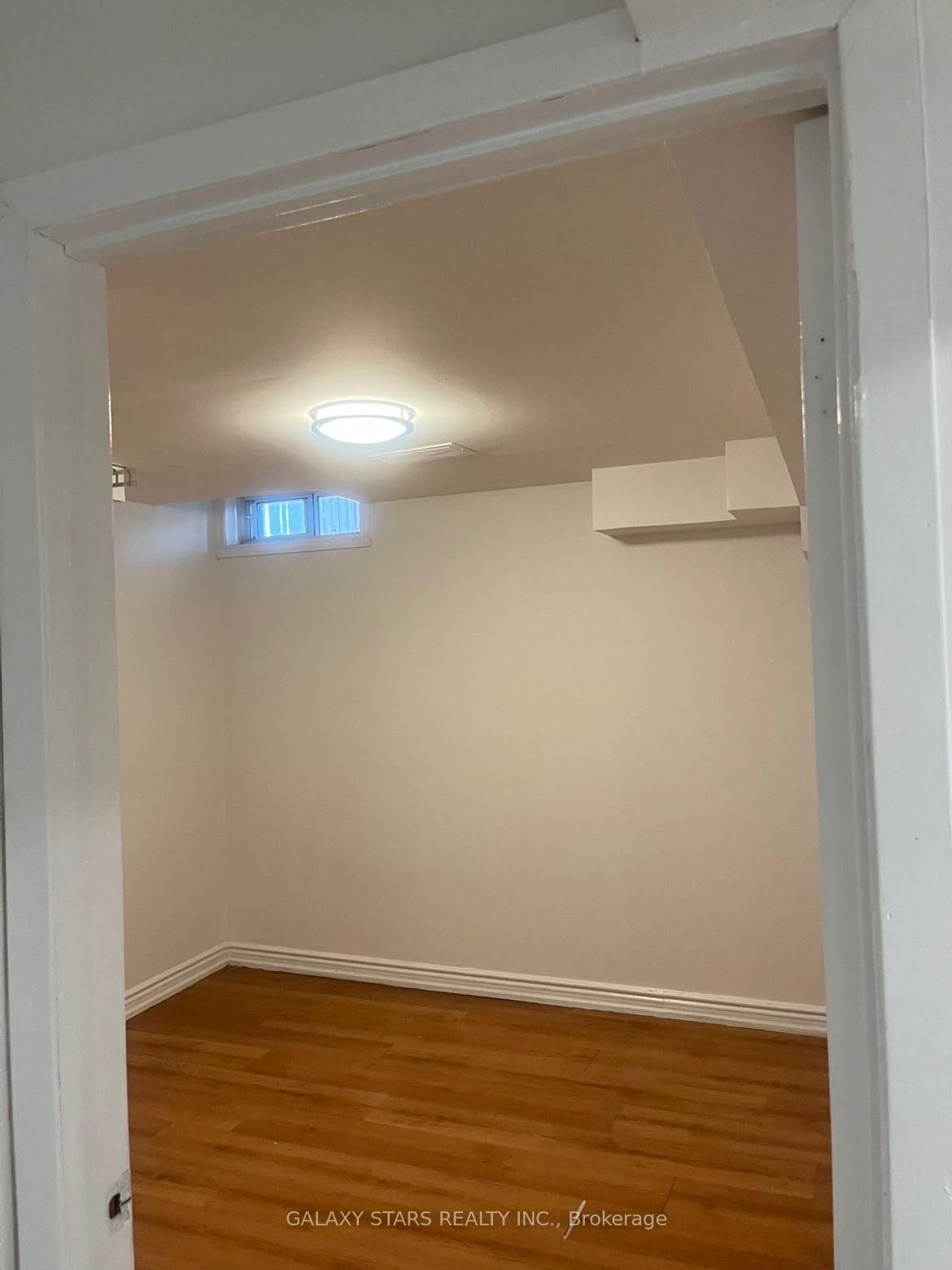 Bsmnt - 1411 Anton Square, Pickering 4