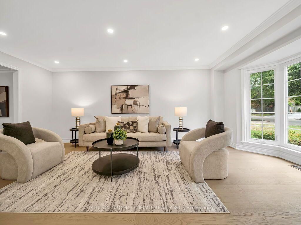 7 Winding Court • Toronto, ON photo 10