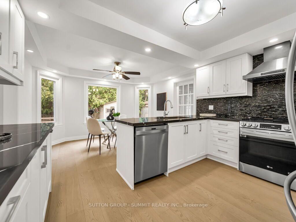 7 Winding Court • Toronto, ON photo 18