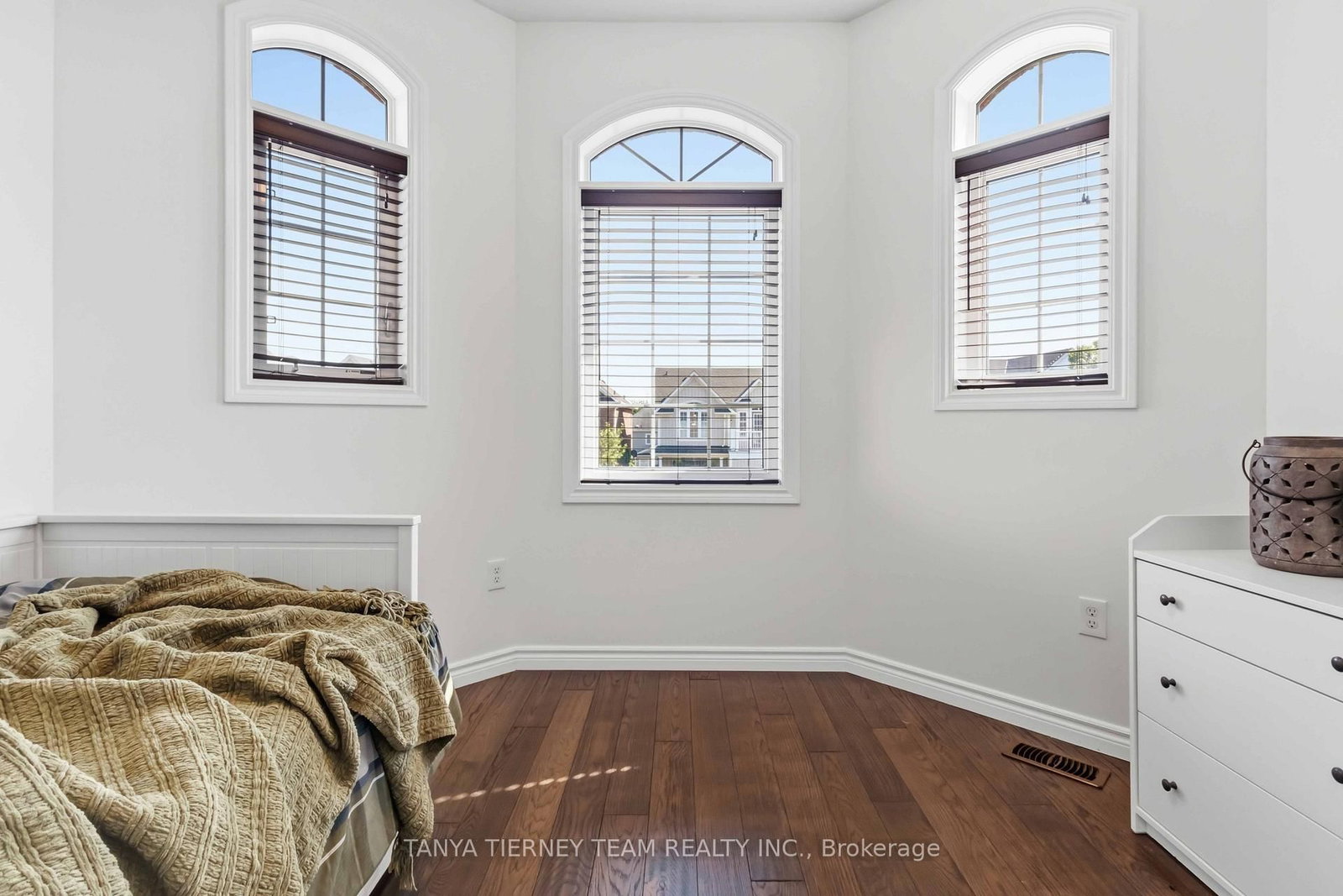 26 Chiswick Avenue • Whitby, ON photo 35