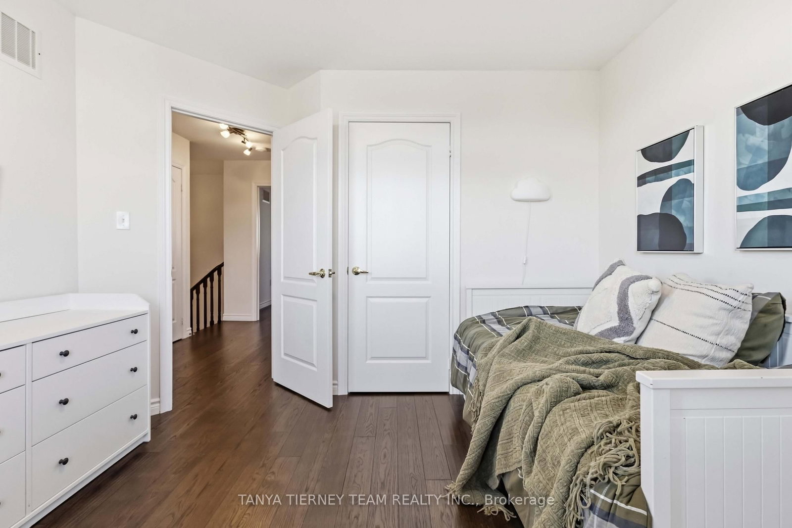 26 Chiswick Avenue • Whitby, ON photo 37