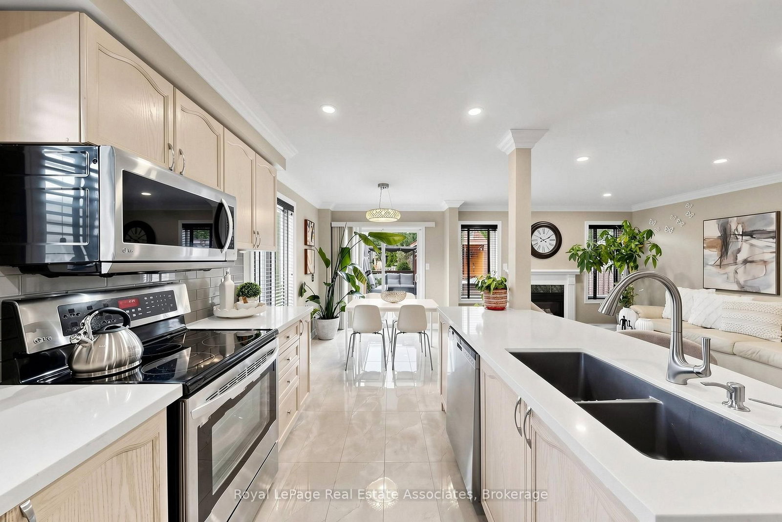 2 Primeau Avenue • Whitby, ON photo 11
