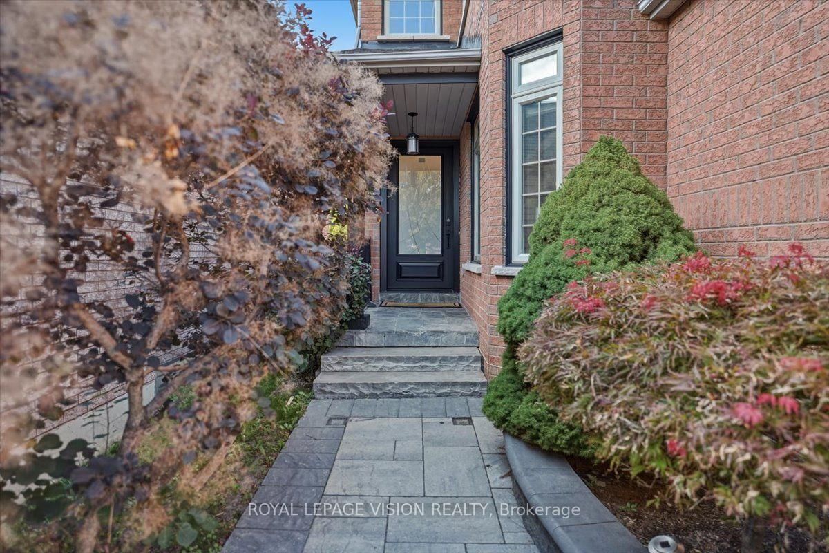 106 Copley Street • Pickering, ON photo 2