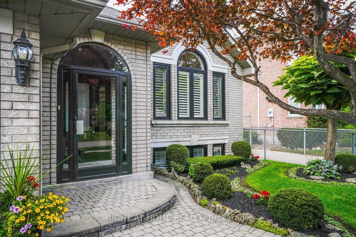 22 Romac Drive • Toronto, ON photo 5