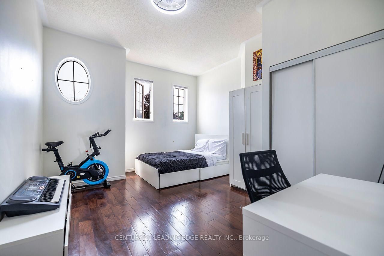 14 GUILDWOOD Drive • Clarington, ON photo 2