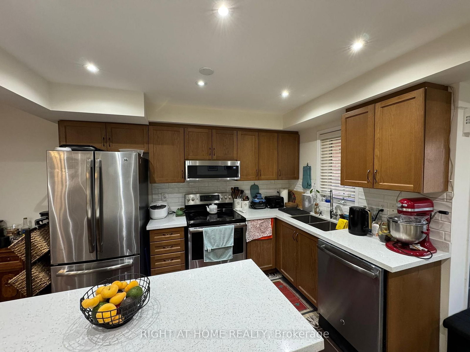 23 Linnell Ajax,ON L1Z 0K9 — Photo 7