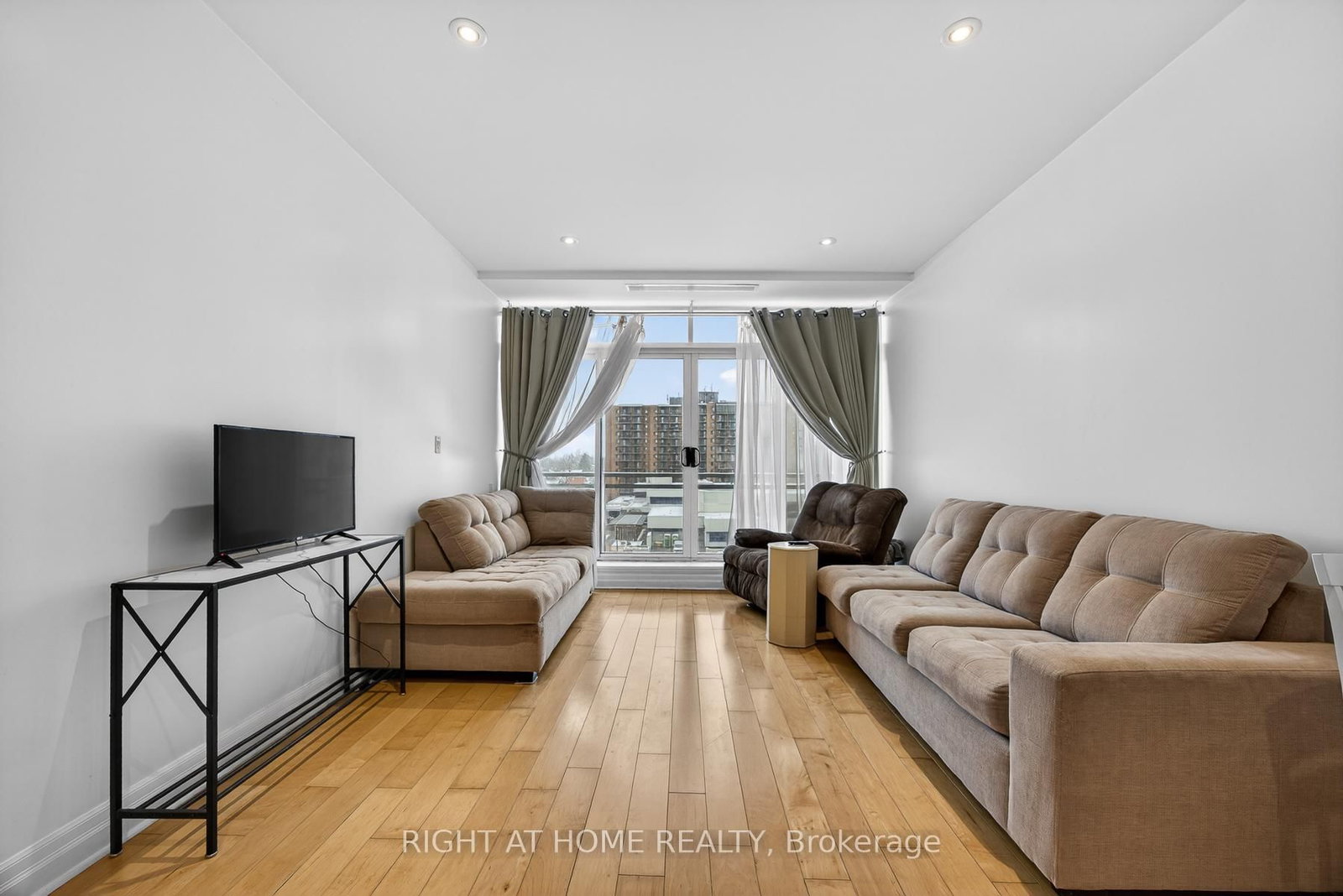 44 Bond Street W • #518 • Oshawa, ON photo 10